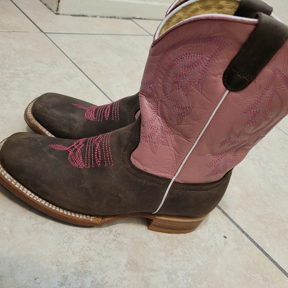 Boot's woman - Picture 2 of 4